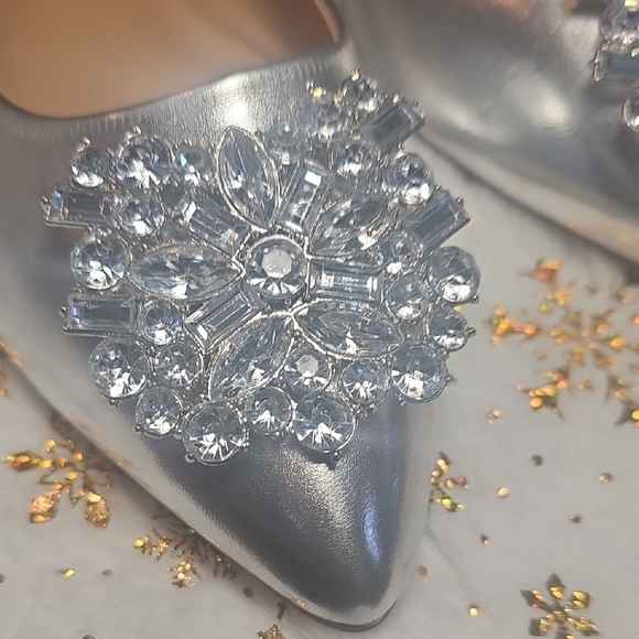 Journee Collection Silver Flats with Crystal Accents - Picture 4 of 9
